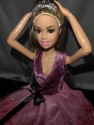 MUÑECA rubia ir de compras