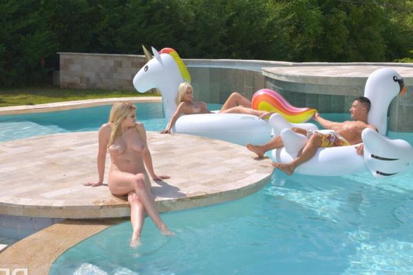 Katy Jane and pal enjoy a poolside poke