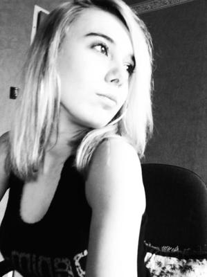 Amateur Sexy Blonde Girl