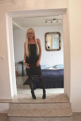 Amelie: LBD, black stockings and garters