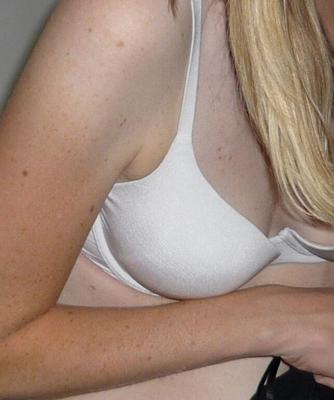私のおっぱいを出してください - 私のお尻をファックしてください - 彼女は叫びます