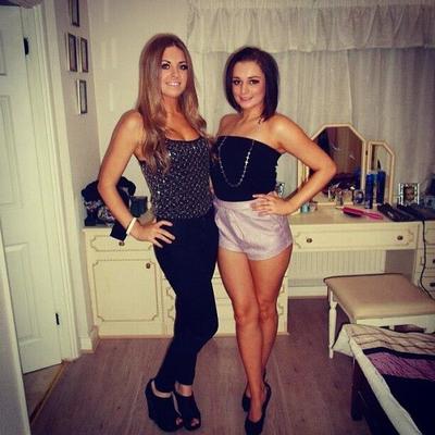 Chav Babe Battle Blonde vs Brunette Qui se fait baiser en premier ?