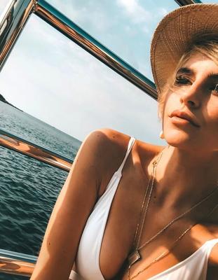 Geile Wichsvorlage フィットネスインフルエンサー Caro Daur