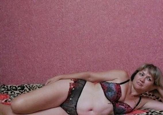 Mature amateur blonde with wet hair