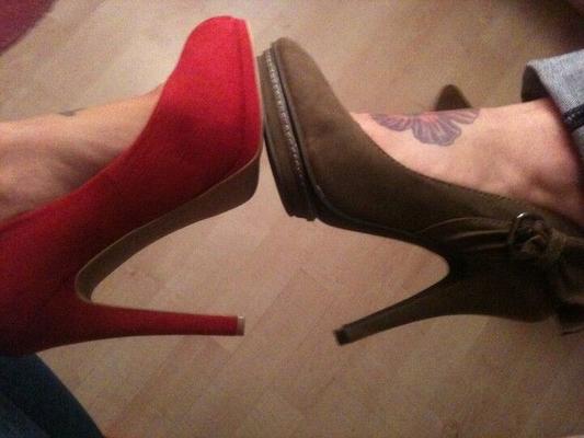 Sister´s feet in shoes