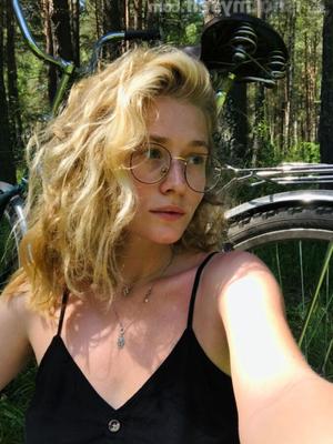 Junio ​​- Una rubia espectacular de Suecia