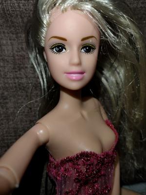 ブロンドのDOLLの濡れた裸の自撮り