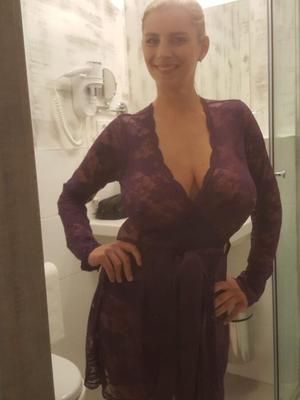キャット ベル 熟女 大きなおっぱい