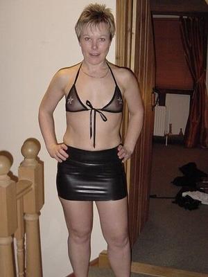 Tigerpuss short blonde hair babeHappy  New Year Pics