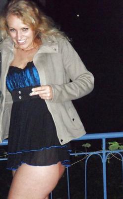 Preciosa rubia alemana amateur Teenslut mostrando sus bienes