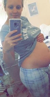小柄な妊婦のふしだらな女