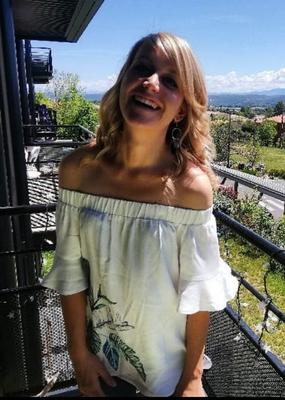 Elisia, 31 años de Manosque, Francia.