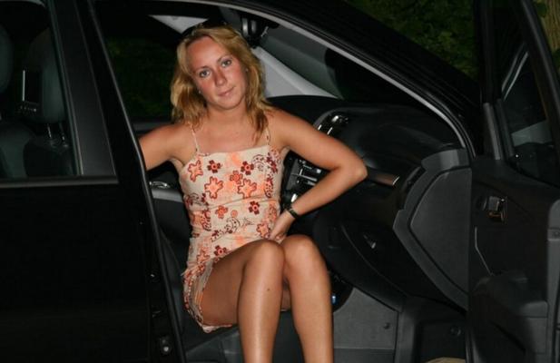 Sweet blowjob in the car