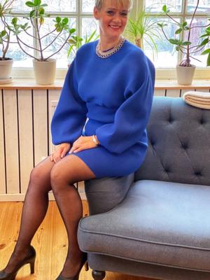 短髪の金髪スウェーデン人妻