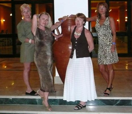 Esposa y sus amigas desnudas de vacaciones