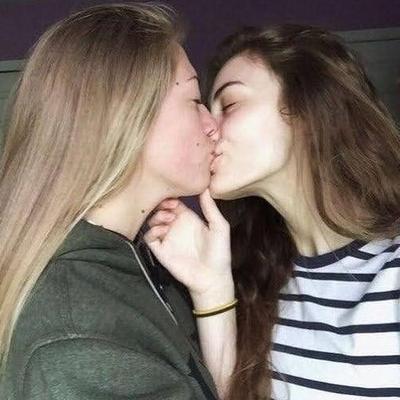 Влюбленные девки - поделитесь своими фантазиями о шлепании
