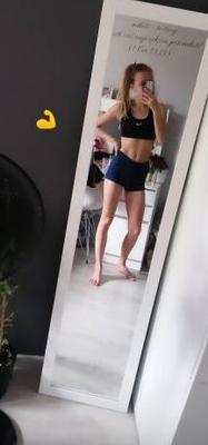 Каролина спортивная и элегантная.