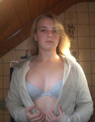blonde Gören