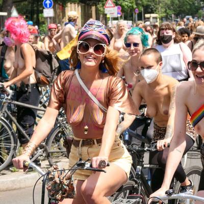 Nackte Demo, nackte Wünsche
