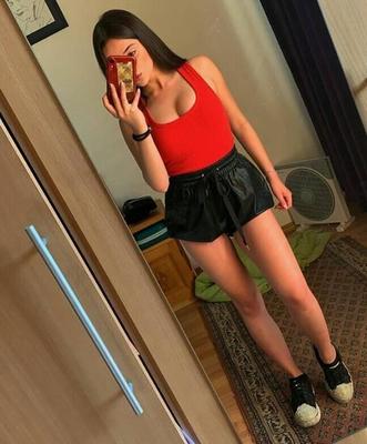 1歳のセクシーな女の子のハイヒール