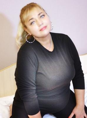 サンクトペテルブルク出身のぽっちゃり系熟女ロシア人ブロンドエレナ