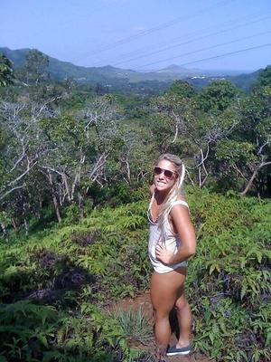 私はこの売春婦ブロンド売春婦からこの美しいピンクのパンティーを盗みました