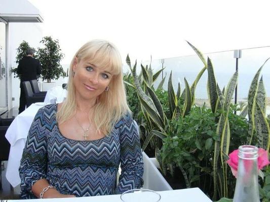 Blonde pretty Russian milf Olga from Sankt-Petersburg