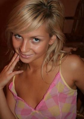 Blonde teen shows all to her bf