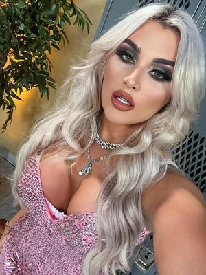 ティファニー・ストラットン（WWE）（）