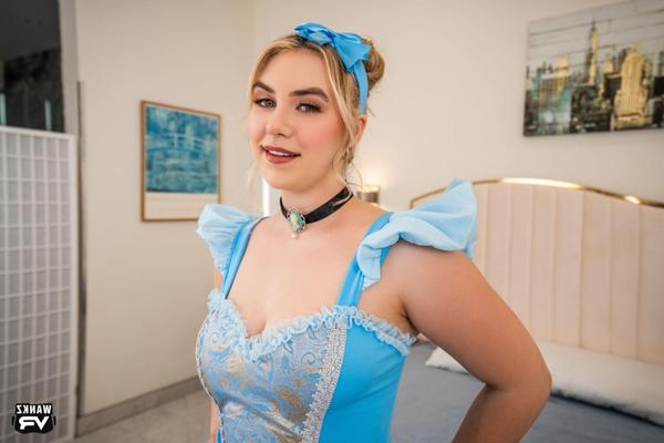 Maisey Monroe yo Sinderella, Fit For A Prince