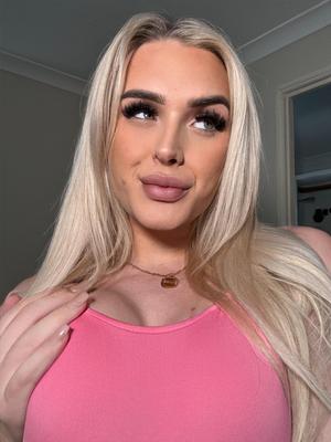 Chloe B a pretty shemale