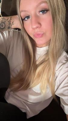 Loira de um ano Haley é uma vagabunda do Snapchat