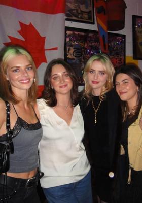 Samara Weaving und Kathryn Newton