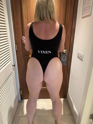 Hotwife Anna Moore aime la BBC