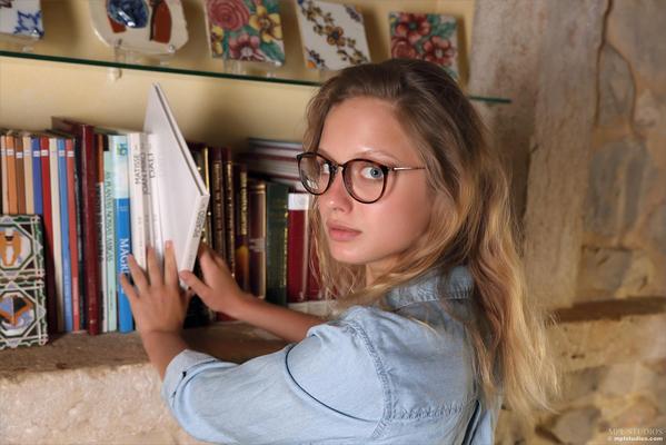 Mplstudios Clarice promete en un libro