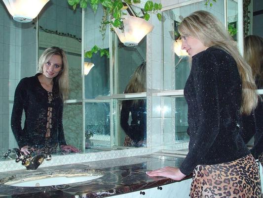 Blond sexy sur mirrow