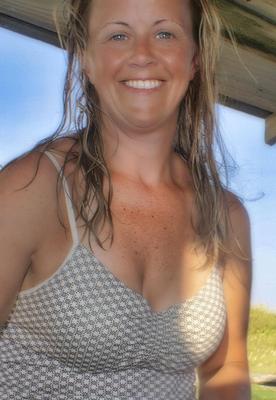 Verheiratete Hotwife wird saugen