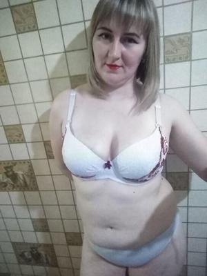 町のミアスのぽっちゃりしたロシアの熟女エレナ