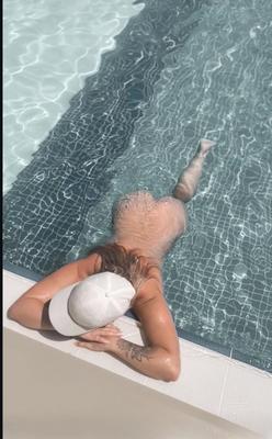 Fille blonde allemande fuit